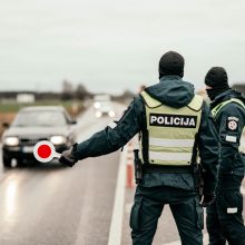 Prieš eismą važiavusi vairuotoja pareigūnams nestojo ir teigė skubėjusi į eglės įžiebimą Kėdainiuose