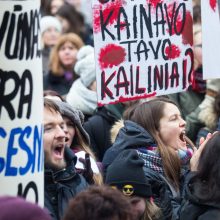 Prie Seimo – gyvūnų teisių gynėjų akcija: ragina drausti kailinių žvėrelių verslą