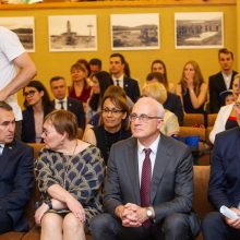 Beveik pusė Lietuvos europarlamentarų skelbia savo susitikimus su lobistais