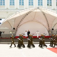 D. Grybauskaitė perdavė Prezidento rūmus G. Nausėdai