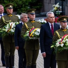 Omonininkų nužudytus pasienio pareigūnus pagerbė valstybės vadovai