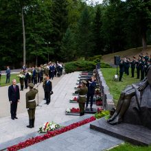 Omonininkų nužudytus pasienio pareigūnus pagerbė valstybės vadovai