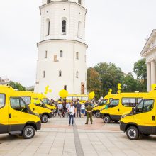 Mokykloms perduota beveik pusė šimto geltonųjų autobusų