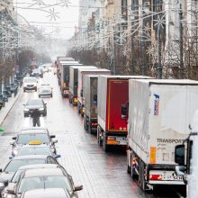 Vilkikai užgrūdo Vilniaus centrą: protestuoja ir įmonių savininkai, ir vairuotojai