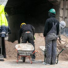 Seimas svarstys, ar už nelegalų darbą griežtinti sankcijas darbdaviams