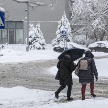 Sostinei – sniego iššūkiai: kelininkai dirbo visą naktį