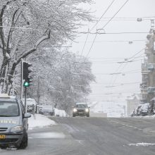 Sostinei – sniego iššūkiai: kelininkai dirbo visą naktį