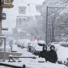 Sostinei – sniego iššūkiai: kelininkai dirbo visą naktį