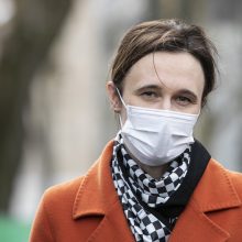 Seimo vadovė apie savijautą po skiepo: akyse nesidvejina, šnabždesių negirdžiu