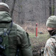 Pasienyje su Baltarusija apgręžti aštuoni neteisėti migrantai