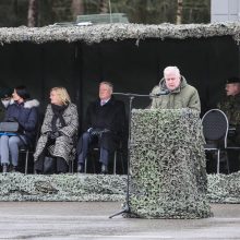 Vokietijos gynybos ministrė: esame pasirengę į Lietuvą atsiųsti daugiau karių