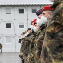 Vokietijos gynybos ministrė: esame pasirengę į Lietuvą atsiųsti daugiau karių