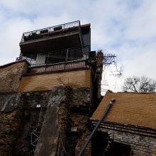 Vilniaus savivaldybės komisija tirs, kodėl Paupio gatvėje nuvirto namo siena