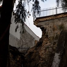 Vilniaus savivaldybės komisija tirs, kodėl Paupio gatvėje nuvirto namo siena