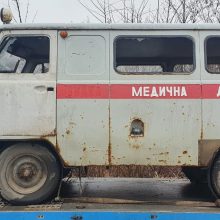 Vilniuje galima pamatyti kulkų suvarpytą greitosios automobilį iš Ukrainos