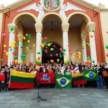 Organizatoriai rado sprendimą: himną kviečia giedoti saugiu vėliavos atstumu