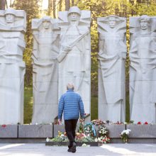 Sostinės savivaldybė perima sovietinius paminklus Antakalnio kapinėse