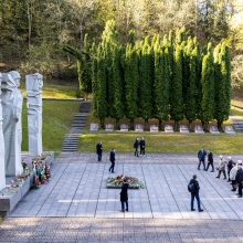 Vilniuje pergalės minėjimas – kuklesnis: skambėjo sovietinės karinės dainos, bet tyliau