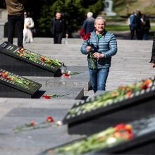 Vilniuje pergalės minėjimas – kuklesnis: skambėjo sovietinės karinės dainos, bet tyliau