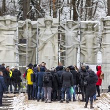 Vilnius nepaiso JT komiteto perspėjimų: pradėtos ardyti sovietinės skulptūros