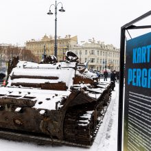 Eksponuoja karo trofėjų: Vilniuje galima pamatyti ukrainiečių sunaikintą rusų tanką