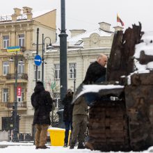 Eksponuoja karo trofėjų: Vilniuje galima pamatyti ukrainiečių sunaikintą rusų tanką