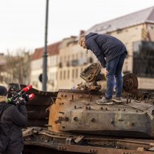 Incidentai prie rusų tanko tęsiasi: šįkart sulaikytas vyras, purškęs dažais