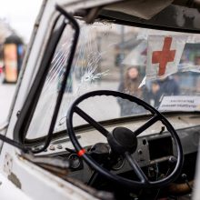 Vilniuje galima pamatyti kulkų suvarpytą greitosios automobilį iš Ukrainos