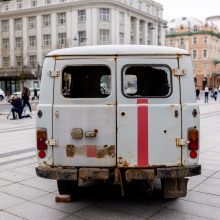 Vilniuje galima pamatyti kulkų suvarpytą greitosios automobilį iš Ukrainos