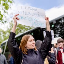 Vilniuje – piketas prieš migrantų apgręžimą: skandavo „Lietuvos pasienis – mirties zona“