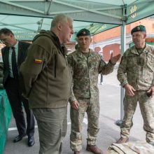 A. Anušauskas: iki 2025 m. karius siekiama aprūpinti standartine ekipuote