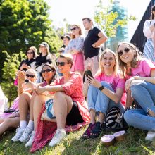 Vilniuje prasidėjo šaltibarščių festivalis – įtraukė rožinių pramogų sūkurys