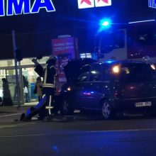 Vilniuje – „Opel“ skrydis: girtas vairuotojas nulaužė šviesoforą
