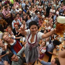 Miunchene liejasi alus: prasidėjo kasmetinis festivalis „Oktoberfest“