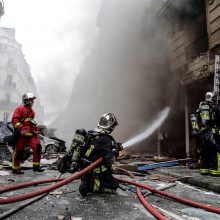 Galingo sprogimo Paryžiuje aukų skaičius auga – rasta dar viena negyva moteris