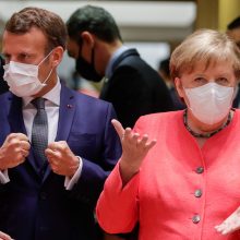 Pokyčiai ES susitikime: žurnalistus pakeitė diplomatai, dovanų – kaukės