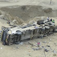 Nelaimė Peru: nuo uolos nukrito autobusas, žuvo mažiausiai 25 žmonės