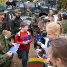 Lietuvoje dislokuoti NATO kariai Šakiuose rengia prisistatymą