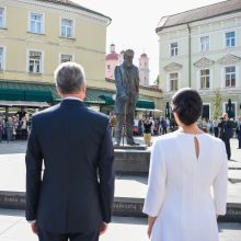 Nusilenkęs J. Basanavičiui, G. Nausėda perspėjo dėl grėsmių tautinei tapatybei