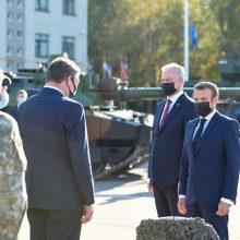 G. Nausėda ir E. Macronas atvyko į Ruklą aplankyti karių