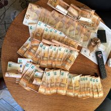 Alytaus policija tramdo kvaišalų platintojus: į gatves nepateko narkotikų už beveik 100 tūkst. eurų