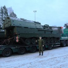 Lietuvos kariuomenė ginkluojasi modernizuotomis haubicomis