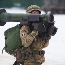 „Reuters“: JAV ruošia 1 mlrd. JAV dolerių ginklų paketą Ukrainai