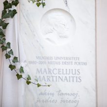 VU M. K. Sarbievijaus kieme atidengta atminimo lenta poetui M. Martinaičiui