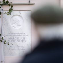 VU M. K. Sarbievijaus kieme atidengta atminimo lenta poetui M. Martinaičiui