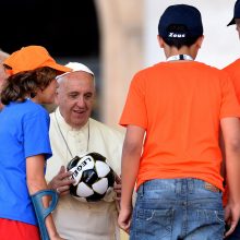 Popiežius Pranciškus – kuklus dvasininkas, mėgstantis futbolą ir picą