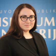 Ministrė: norint pakeisti pavardės įrašą pase reikės deklaruoti tautybę