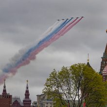 Maskvoje – Pergalės paradas: V. Putinas sako „tvirtai“ ginsiąs Rusijos interesus