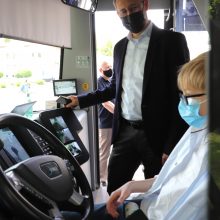 Klaipėdoje pagamintas elektrinis autobusas atvyksta į Vilnių