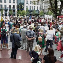 Prie Vyriausybės protestas prieš migrantus Dieveniškėse: pas mus gaisras, padėkite jį nugesinti